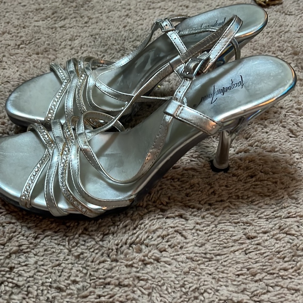 Heel - Picture 2 of 2